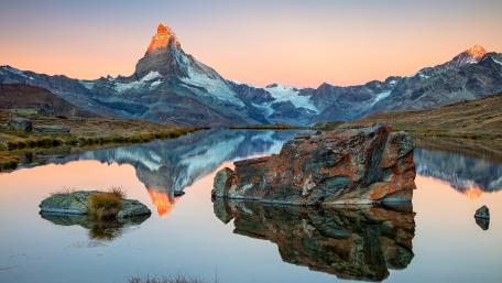 Stellisee reflected the Matterhorn wallpaper