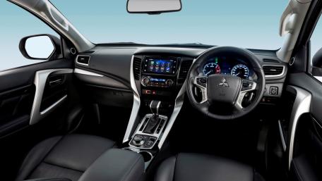 Mitsubishi Pajero interior wallpaper