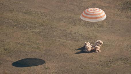 Expedition 27 Landing wallpaper