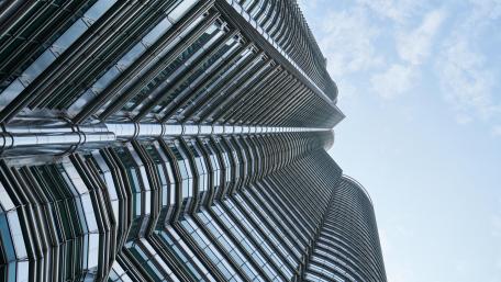 Low-Angle Shot of the Petronas Twin Towers wallpaper