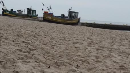 Tranquil Ships on Sandy Shoreline wallpaper