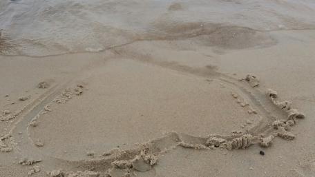 Heart in sand wallpaper