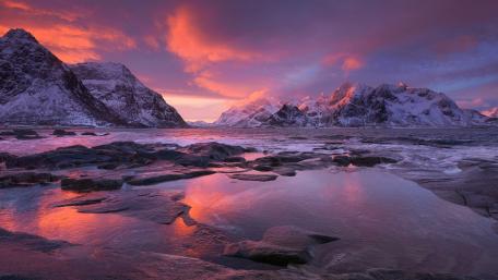 Pink sky over Lofoten wallpaper