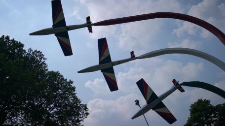 Airplanes Performing a Dazzling Airshow Display wallpaper