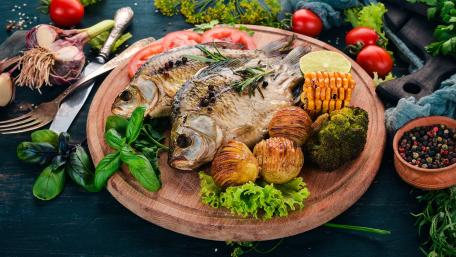Deliciously Grilled Fish Platter for Food Lovers wallpaper