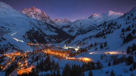 Meribel on a starry night wallpaper
