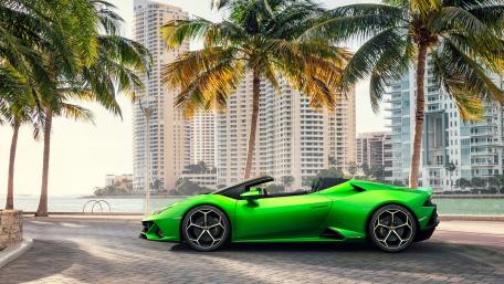 Green Lamborghini Huracan EVO Spyder wallpaper