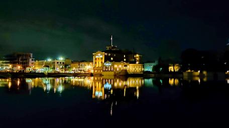 Cool reflection over the Fox River wallpaper