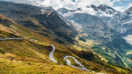 The curvy Grossglockner High Alpine Road wallpaper