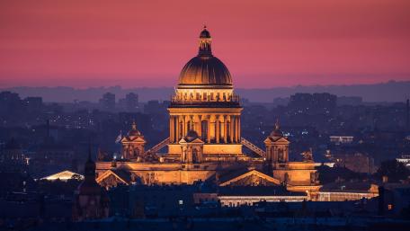 St. Isaac's Cathedral in Saint-Petersburg at dusk wallpaper
