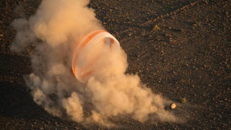 Expedition 48 Soyuz TMA-20M Landing wallpaper