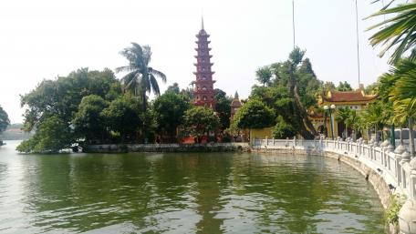 Vietnam Zhenguo North Temple Scenic Area. wallpaper