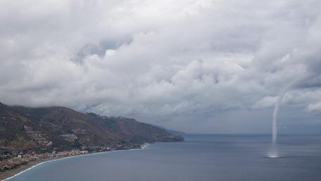 Waterspout in Sicily wallpaper