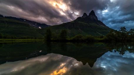 Lyngen fjord, Norway wallpaper