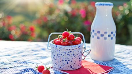 A small bucket of cherry tomatoe wallpaper