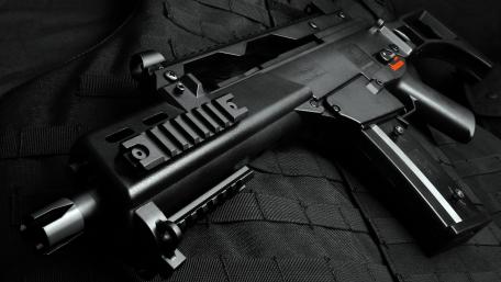 Assault Rifle Focus in Tactical Black Finish wallpaper
