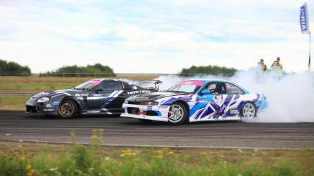 Nissan 200SX Drifting at Autodrom Moscow wallpaper