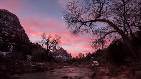 Serene Winter River Valley Viewpoint wallpaper