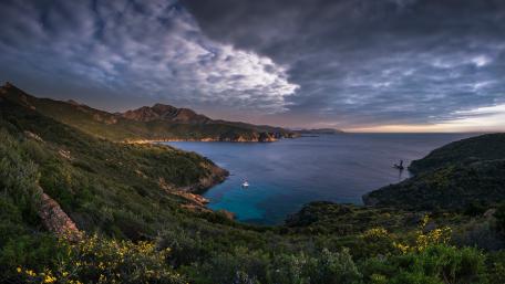 Tranquil Cove Under Cloudy Skies wallpaper