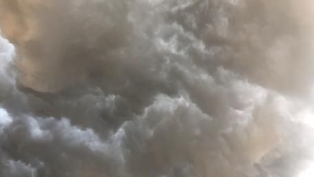 On the eve of heavy rain wallpaper