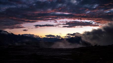 Majestic Mountain Sunset wallpaper