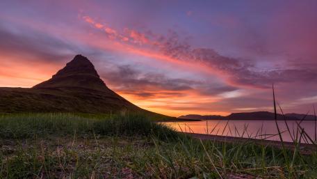 Kirkjufell Mountain wallpaper