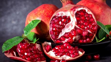Delicious red pomegranate wallpaper