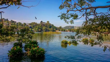 Bogambara lake, Kandy, Sri Lanka wallpaper