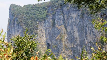 Tianmen Mountain & its 355 m High Cliff Walk wallpaper