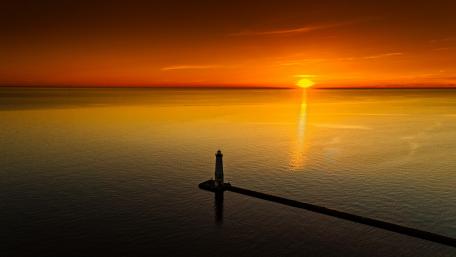 Lighthouse at sundown wallpaper
