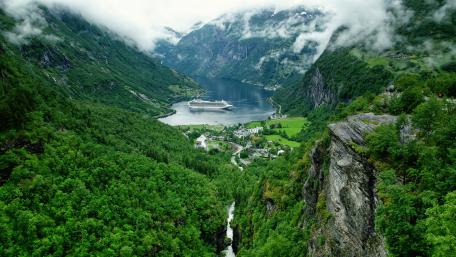 Geiranger Fjord wallpaper
