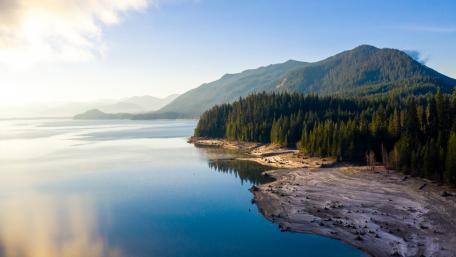 Lake Easton view at daytime wallpaper