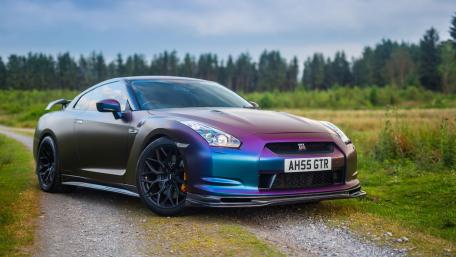 Color shifting paint Nissan GT-R wallpaper