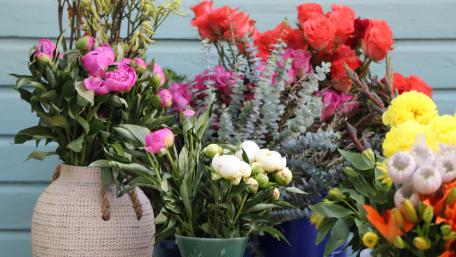 Backporch Bouquets wallpaper