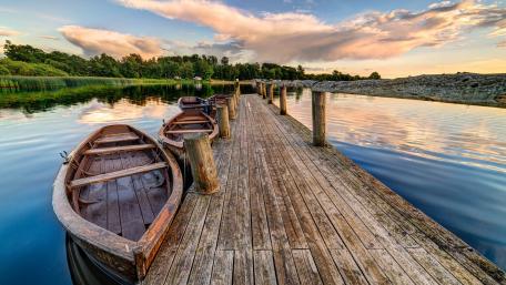 Tranquil Pier at Sunset wallpaper