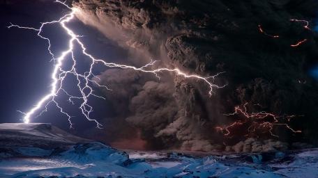 Eruption of Calbuco volcano wallpaper