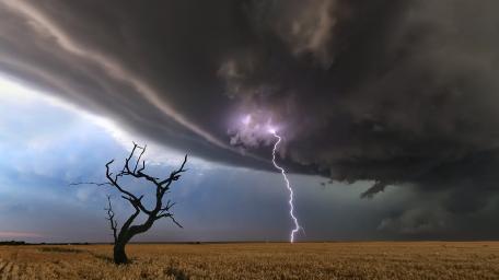 Majestic Thunderstorm Over Prairie Landscape wallpaper