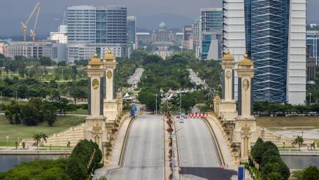 Seri Gemilang Bridge in Putrajaya, Malaysia wallpaper