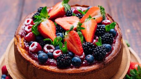 Delicious Berry Delightful Cake Wallpaper wallpaper