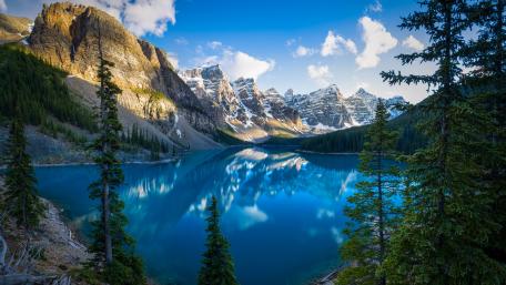 Moraine Lake,  Valley of the Ten Peaks wallpaper