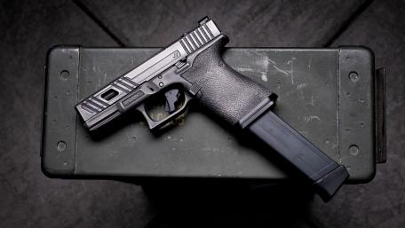 Gun Showcase on Metal Case wallpaper