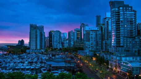 Vibrant Cityscape at Dusk wallpaper