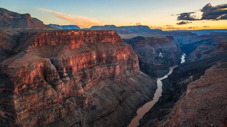 Majestic Canyon Under a Sunset Sky wallpaper