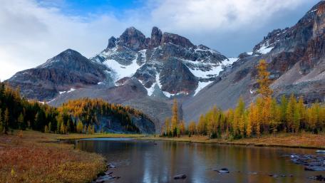 Majestic Mountain Reflection in Serene Lake Landscape wallpaper