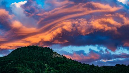Sundown Embrace Over Verdant Hills wallpaper