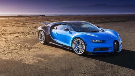Bugatti Chiron Elegance on the Open Road wallpaper