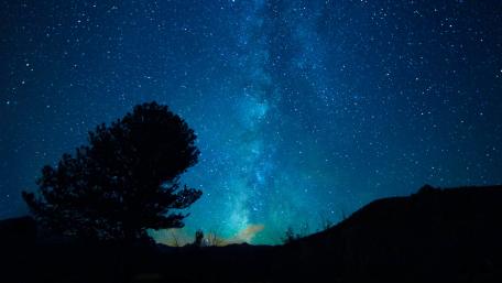 Stunning Aurora over Midnight Horizon Moments wallpaper