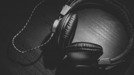 Black & White Headphones wallpaper