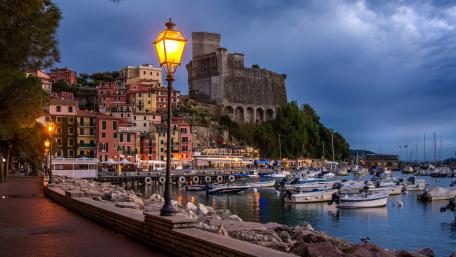 Charming Coastal City at Dusk wallpaper