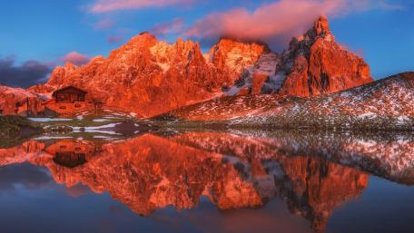 Stunning Mountain Reflection at Sunset wallpaper